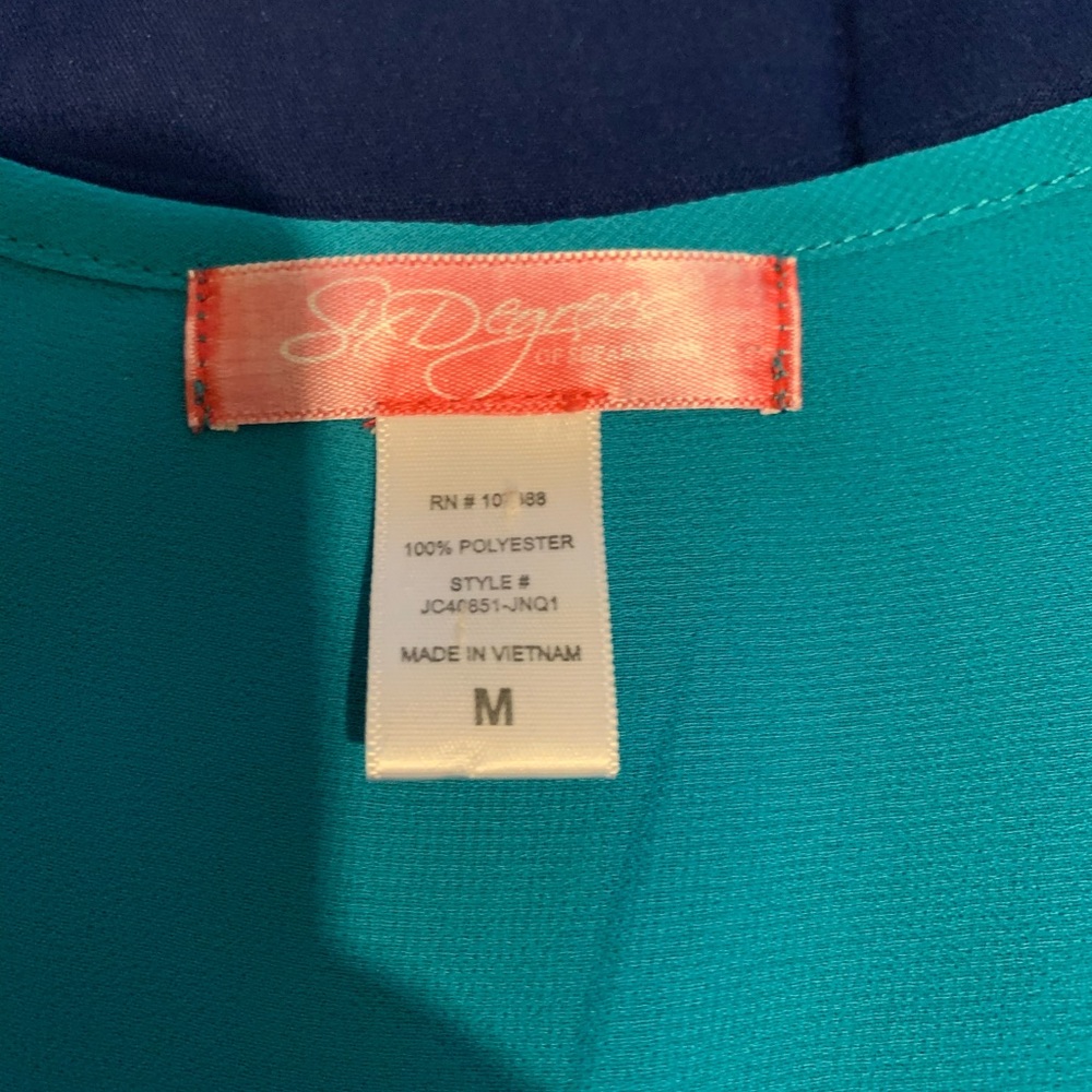 Women shear button down shirt. - Picture 2 of 2